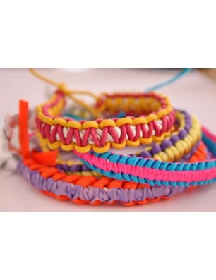 IDEES CREATIVES : Tuto : Réaliser un bracelet scoubidou plat, par Madiwi