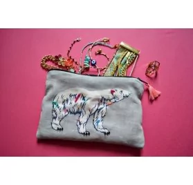 IDEES CREATIVES : Tuto : Réaliser une pochette brodée, par The Camelia