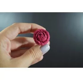 IDEES CREATIVES : Vidéo - Réaliser une fleur en ruban, par Jenni Melo