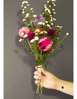 IDEES CREATIVES : Tuto : Réaliser un bouquet de pompons, par The Creative Contente