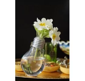 IDEES CREATIVES : Tuto : Réaliser un vase ampoule, par Jenni Melo
