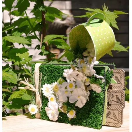 IDEES CREATIVES : Tuto : Réaliser un mini-album printanier, par Françoise