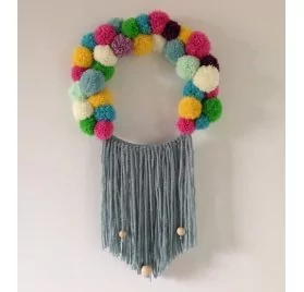 IDEES CREATIVES : Tuto : Réaliser une couronne à pompons, par Caro