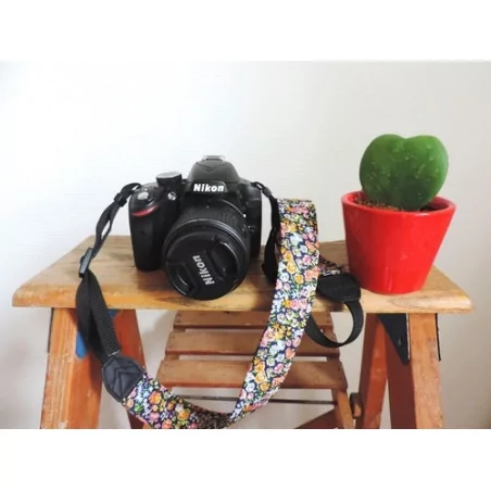IDEES CREATIVES : Tuto : Réaliser une sangle d'appareil photo originale, par My Name Is Georges