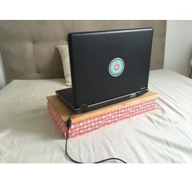 IDEES CREATIVES : Tuto : Réaliser un support pour ordinateur portable ou plateau petit dej, par Charlotte