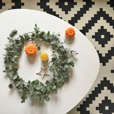 IDEES CREATIVES : Tuto : Décorer une table avec une couronne d’eucalyptus, par Caroline