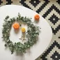Tuto : Décorer une table avec une couronne d’eucalyptus, par Caroline Tuto : Décorer une table avec une couronne d’eucalyptus, par Caroline