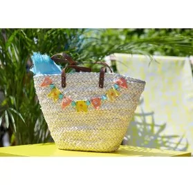 IDEES CREATIVES : Tuto - Customisation de sacs de vacances - Le sac en osier - Le sac aux petits fanions