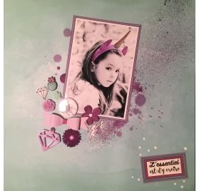 IDEES CREATIVES : Tuto : Créer une page avec les tampons transparents Licorne Power de MISS CREA, par Laetitia B