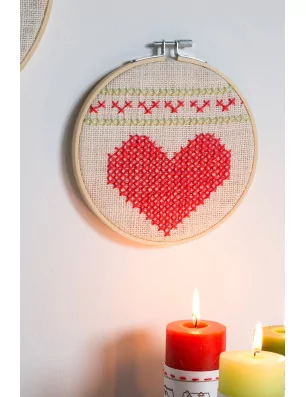IDEES CREATIVES : Idée créative - Noël Home Sweet Home - Broderies murales - Les 3 broderies